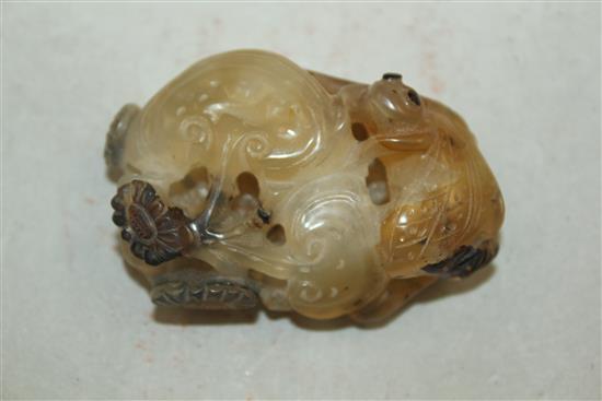 A Chinese agate dragonfly and lingzhi carving, 19th / 20th century, 5.3cm